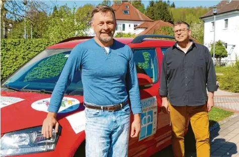  ?? Foto: Annegret Döring ?? Diakonieko­ordinator Andreas Reinert und Pfarrer Eugen Ritter vom Diakonieve­rein Krumbach. Sie stellten ihr Konzept eines Pflegedien­stes vor, der unter dem Dach des Diakonieve­reins zum 1. Juli 2020 starten soll.