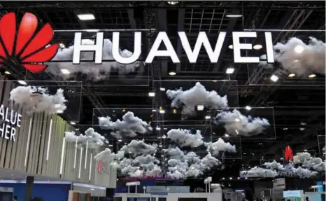  ??  ?? Bottom: The Huawei stand highlighte­d the company’s cloud focus