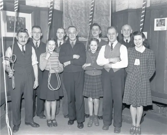  ??  ?? Do you recognise any of these Netherton campanolog­ists?