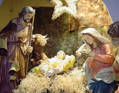  ??  ?? Da sapereSi intitola «Metti un presepe in vetrina» l’iniziativa dei laici della Chiesa del centro storico Vicariato di San Giovanni che fino ad ora ha ricevuto le adesioni di 200 negozi del centro. Il progetto è stato presentato ieri in Consiglio Regionale