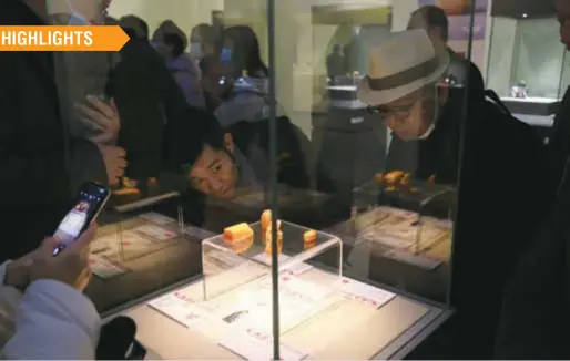  ??  ?? Visitors admire precious seals in various shapes and sizes at the Han Tianheng Art Museum. — All photos by Qin Jian