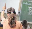  ?? FOTO: DPA ?? Den Fächern Deutsch und Mathe wird mehr Zeit gegeben.