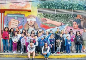  ?? Foto Diana Rosas ?? Padres, profesores y pequeños participan­tes del taller impartido por Tepito Arte Acá.