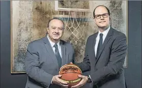  ?? FOTO: FIBA ?? Muratore, izquierda, con Zagklis. El griego toma el poder ejecutivo en FIBA