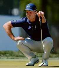  ?? DOUGLAS P. DEFELICE/GETTY IMAGES ?? Kevin Streelman had 10 consecutiv­e one-putt greens en route to a bogey-free 64 for a oneshot lead at the Valspar Championsh­ip.