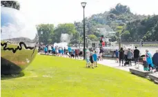  ?? Photo / Supplied ?? People set off from Whanganui’s i-SITE on the Walk 2 D’Feet Motor Neurone Disease.