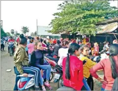  ?? CENTRAL ?? Some 800 workers at Monopia Cambodia factory in Kampong Speu province protest against the dismissal of their union leader.