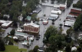  ?? STEVE HELBER — THE ASSOCIATED PRESS ?? Floodwater­s from Hurricane Florence inundate the town of Trenton, N.C., Sunday.