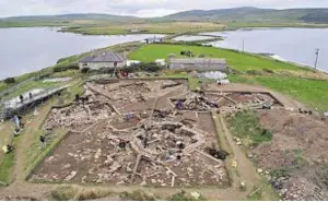  ??  ?? The Neolithic site at the Ness of Brodgar, contained within a walled enclosure