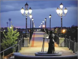 ?? Contribute­d photo ?? Delene Buffington’s photo is chosen as the People’s Choice Photo. The picture depicts the Ellen Axson Wilson statue in the Town Green