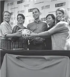  ?? ALDO NELBERT BANAYNAL ?? The organizers of the 'Sama-Sama Games 2018' Laura Ginzel, Rosa D'Alessandro of Generation Amazing, Marko Casic Fundlife Internatio­nal, Rachel Genco of Guissepe Football Club and Emmanuelle Schach during a press conference yesterday at the Marco Polo Plaza Hotel.