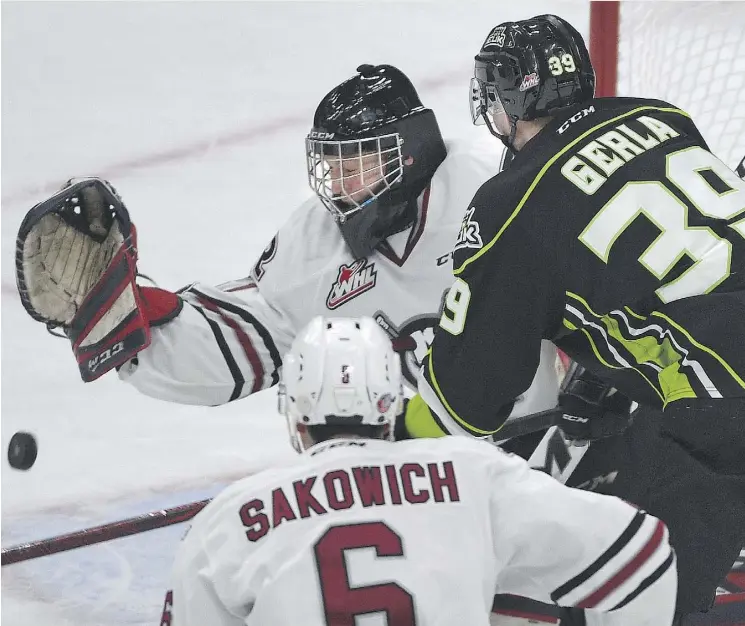  ?? ED KAISER ?? Edmonton Oil Kings winger Ty Gerla goes for a rebound after a save by Red Deer Rebels goaltender Ethan Anders on Thursday night at Rogers Place. The Oil Kings won 4-3.