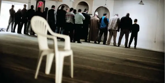  ?? JAN GRARUP PHOTOS/THE WASHINGTON POST ?? Police and city officials in Aarhus, Denmark, have been meeting with members of the Grimhojvej mosque’s youth group to dissuade young Muslims from travelling to the Middle East.