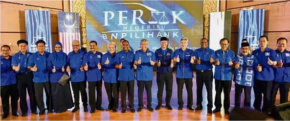  ?? — Bernama ?? All set: Dr Ahmad Zahid and Dr Zambry (on Dr Ahmad Zahid’s right) posing with Perak Barisan candidates after the announceme­nt at the Mentri Besar’s official residence in Ipoh.