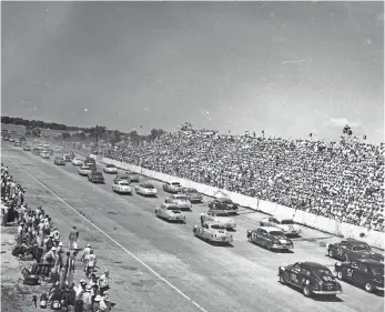  ?? ISC ARCHIVES VIA NASCAR ?? Fans pack Darlington Raceway on Sept. 4, 1950, for the first Southern 500. The eventual winner, Johnny Mantz, started 43rd in the 75-car field. Fireball Roberts finished second.