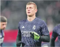  ?? ?? Toni Kroos del Real Madrid calienta antes del duelo de octavos de final de la Liga de Campeones ante el Leipzig.