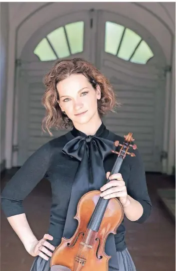  ?? FOTO: DANA VAN LEEUWEN ?? Die Geigerin Hilary Hahn findet immer wieder zu Johann Sebastian Bach zurück.