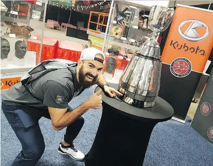  ?? OTTAWA REDBLACKS PHOTO ?? Receiver Brad Sinopoli was the first Redblacks player to get a look at the Grey Cup plaque bearing names of Redblacks players and administra­tors during Mark’s CFL Week events in Regina on Tuesday.