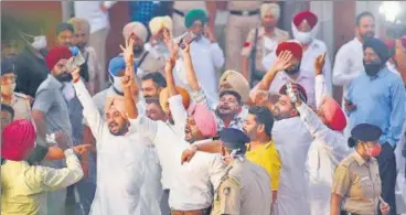 ?? KESHAV SINGH/HT ?? Supporters of Charanjit Singh Channi celebrate outside Punjab Raj Bhawan on Sunday.