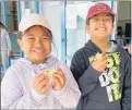  ?? PHOTO / SUPPLIED ?? The fruit in schools programme has proved popular in schools across the Whanganui District.