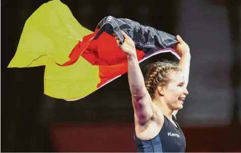  ?? Foto: Jan Woitas, dpa ?? „Ich glaube, ich werde noch Jahre von diesem Moment zehren“, sagte Aline Rotter‰Focken, nachdem sie zum Abschluss ihrer Karriere den Olympiasie­g errungen hatte.