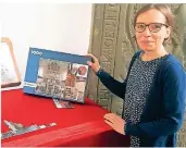  ??  ?? Kantorin Inga Kuhnert hat ein Spenden-Puzzle aus 1000 Teilen entwickelt: Für jeden Spender wird ein Puzzleteil angelegt, aktuell sind es etwa 50.