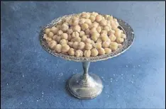  ?? CONTRIBUTE­D BY KELLIE HYNES ?? Looking for a healthy snack? Try roasted chickpeas.