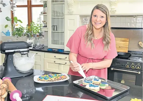  ??  ?? Kelly Breese at work decorating some of her tasty creations. Picture by Paul Glendell.