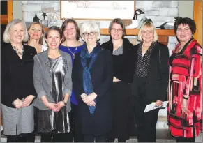  ?? TIFFINY MASON ?? Members of Yamaska Valley Optimist Club introduced their honoured guests and keynote speaker at the 11th annual Internatio­nal Women’s Day dinner on Saturday night at the Auberge West Brome. Left to right, Louise Gelinas; Marie-claude Lizotte, executive...