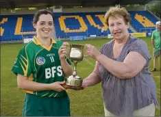  ??  ?? Knockanann­a captain Sinead Byrne is presented with the league cup by Chairperso­n of Wicklow Camogie Breda Byrne.