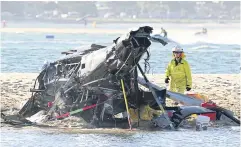  ?? REUTERS ?? The wreckage of a helicopter following a collision near Sea World on the Gold Coast, Australia, on Monday.