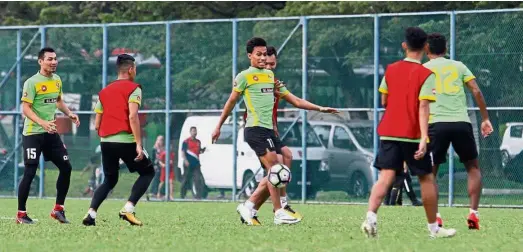  ??  ?? Hard at work: Kedah players training at the Sime Darby training centre in Bukit Jelutong, Shah Alam, yesterday. Kedah face Johor Darul Ta’zim in the Malaysia Cup final today. — FAIHAN GHANI/ The Star