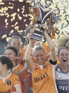  ??  ?? 0 Leanne Ross of Glasgow City lifts the Championsh­ip trophy