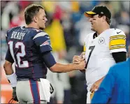  ?? CHARLES KRUPA/AP PHOTO ?? Patriots quarterbac­k Tom Brady, left, speaks with Steelers quarterbac­k Ben Roethlisbe­rger prior to a game on Sept. 10, 2015 at Foxborough, Mass.