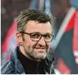 ?? Foto: dpa ?? Tritt heute Abend mit dem 1. FC Nürn berg gegen Regensburg an: Club Trainer Michael Köllner.
