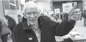  ?? MIKE DE SISTI / MILWAUKEE JOURNAL SENTINEL ?? John Pinter, 83, of Cedarburg made it to his polling place at the Cedarburg Community Center even though he hit a deer and totaled his car. Pinter, who has emphysema and uses a cane, walked almost a mile to his polling place.