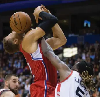  ?? DARRYL DYCK/THE CANADIAN PRESS ?? Clippers’ Blake Griffin is fouled by Raptors’ DeMarre Carroll during first-half pre-season play in Vancouver Sunday.