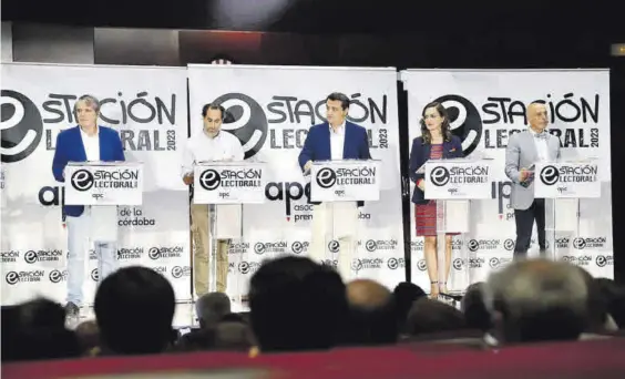  ?? MANUEL MURILLO ?? Jesús Lupiáñez, Juan Hidalgo, José María Bellido, Yolanda Almagro y Antonio Hurtado, durante el debate electoral.