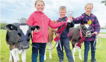  ?? Photo / Supplied ?? Clare Coatsworth (left), 10, and Flossy, Peewee and Max Joblin, 8, and Lucy Joblin, 10, and Milkie.