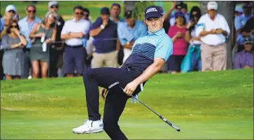  ?? Tony Gutierrez Associated Press ?? JORDAN SPIETH WATCHES his 55-foot eagle putt on the 18th hole. “The roar was pretty electric,” he said.