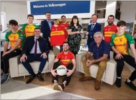  ??  ?? Presentati­on of jerseys, togs and socks to the Valentia Young Islanders by Divane’s Garage of Castleisla­nd.Back: Donncha Lyne, Paul Jackson (Carzone),Paul O’Sullivan, Deirdre Lyne, Denis Divane,David Hussey. Front: Joe Lynch, Brendan O’Sullivan, Shane O’Connor, John O’Sullivan, Sonny Curran.