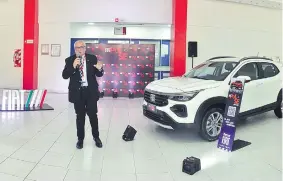  ?? ?? Héctor Lovera, gerente de Eurocar SA, dio detalles sobre el nuevo SUV Pulse, que lanza la marca Fiat. La presentaci­ón fue realizada en la tarde de ayer.