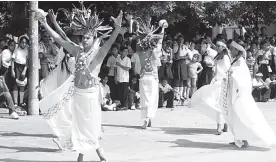  ?? ARCHIVO ?? Un grupo de los Cariachile­s durante una manifestac­ión folclórica.