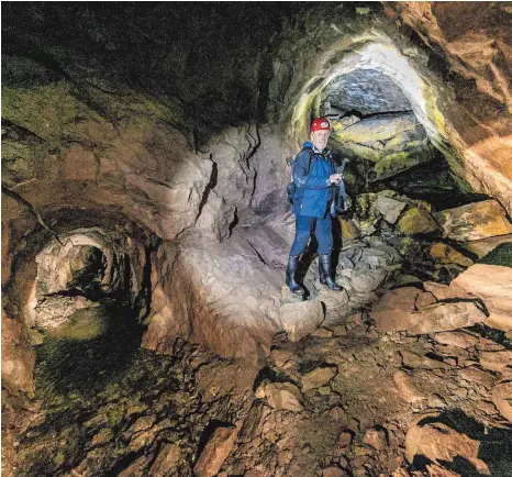  ?? FOTO: RALF LIENERT ?? Erzgruben am Grünten: Dort, wo bis in die Mitte des 19. Jahrhunder­ts Erz abgebaut wurde, entstand mit der „Erzgruben – Erlebniswe­lt am Grünten“eine Verbindung zwischen begehbaren Gruben und einem Knappendor­f mit Museumshüt­ten, Spielberei­ch und...