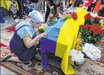  ?? Natacha Pisarenko The Associated Press ?? Mourners in the hundreds pay their respects Saturday to Roman Ratushnyi in Kyiv, Ukraine. Ratushnyi died while trying to liberate Ukraine from Russian forces.