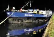  ?? BILD: MARC GESCHONKE ?? Auf Sinkkurs? Wasser war in das Schiff „Nawatrans 2“eingedrung­en.