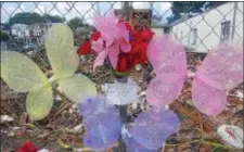  ?? ISAAC AVILUCEA — THE TRENTONIAN ?? A makeshift memorial has been set up at the site of a deadly house collapse in Hamilton.