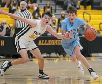  ?? Peter Diana/Post-Gazette ?? Seneca Valley’s Cole Brooks drives past North Allegheny’s Robby Jones. Brooks was scorching from outside, making 10 3-pointers and scoring 35 points.