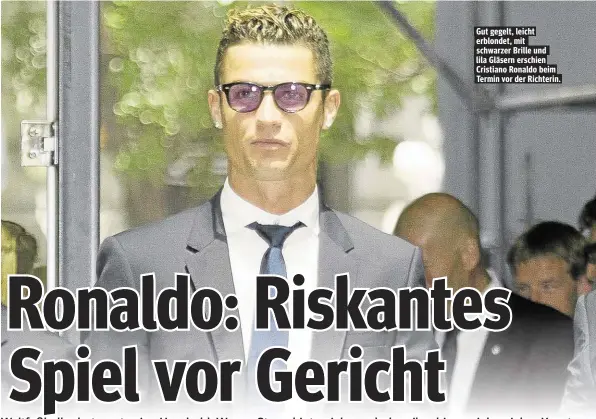  ??  ?? Gut gegelt, leicht erblondet, mit schwarzer Brille und lila Gläsern erschien Cristiano Ronaldo beim Termin vor der Richterin.