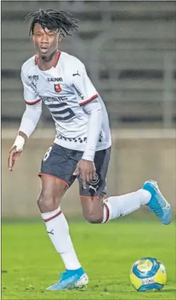  ??  ?? Camavinga, en un partido de la Ligue1 con el Rennes.